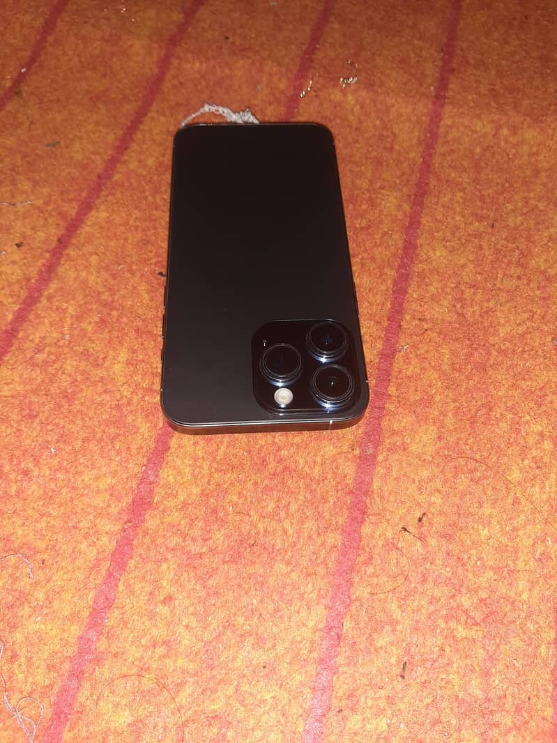 iPhone 15 Pro Max 2