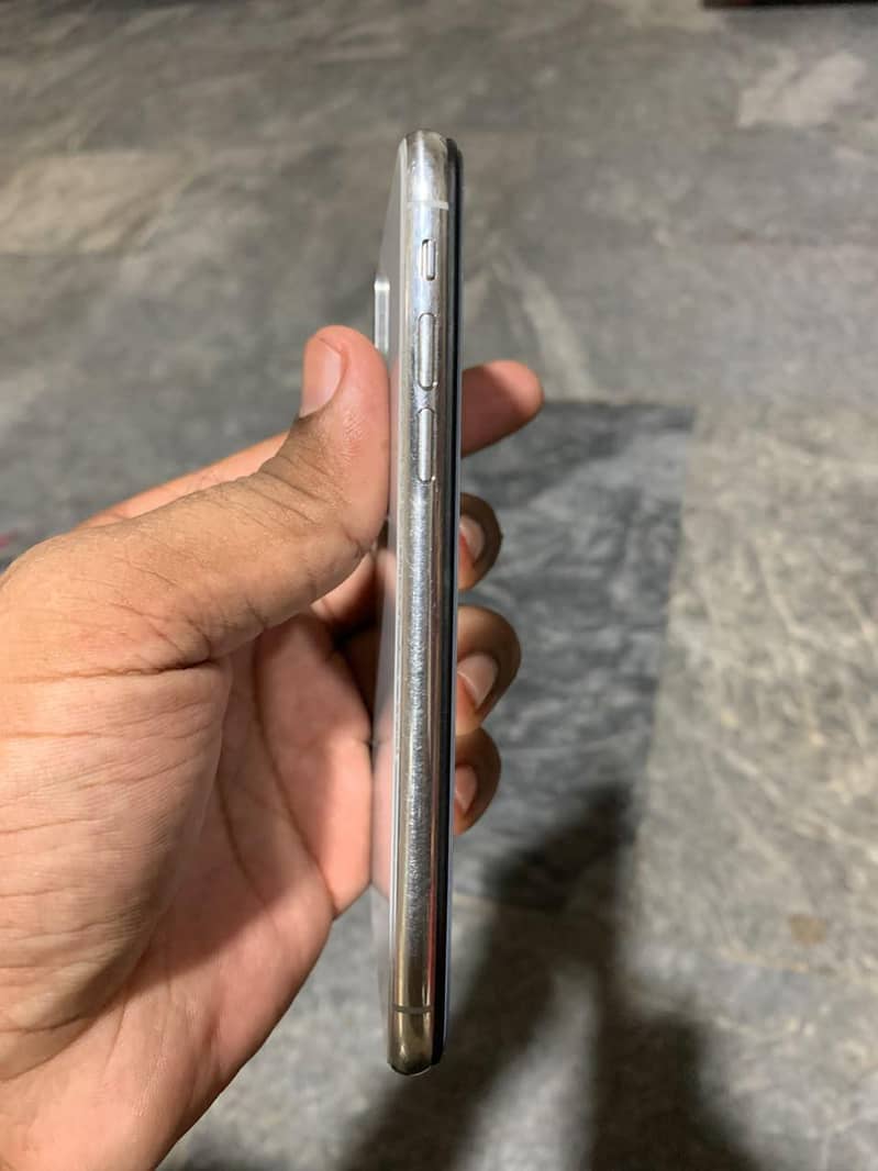 Apple iPhone X 3