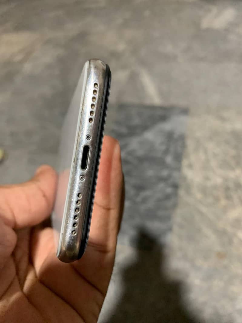 Apple iPhone X 4
