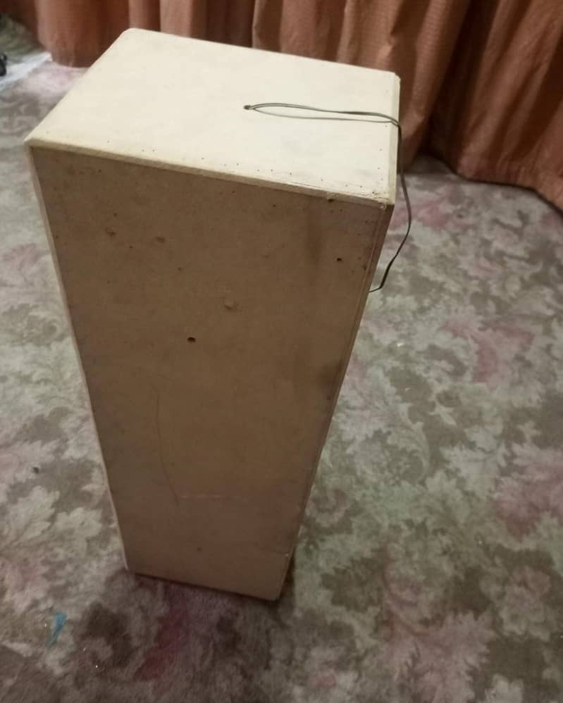 spekars with box 1