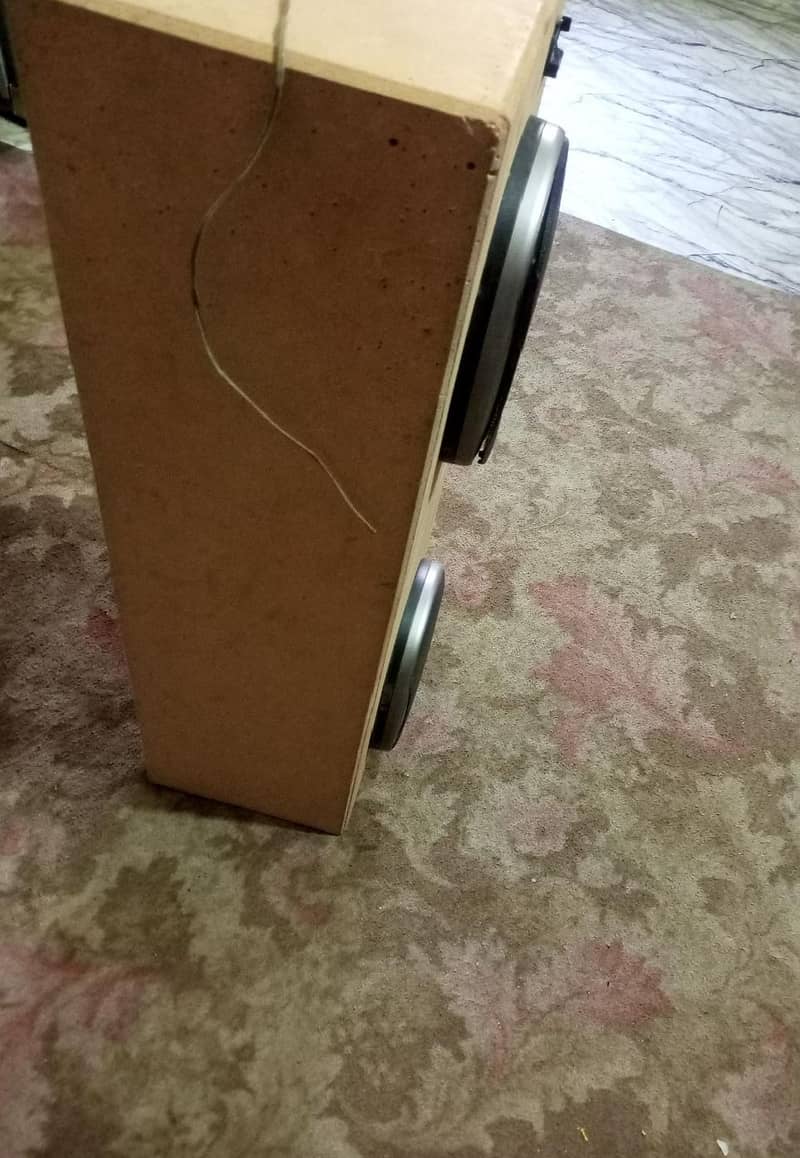 spekars with box 2