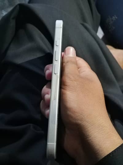 Apple iPhone 16