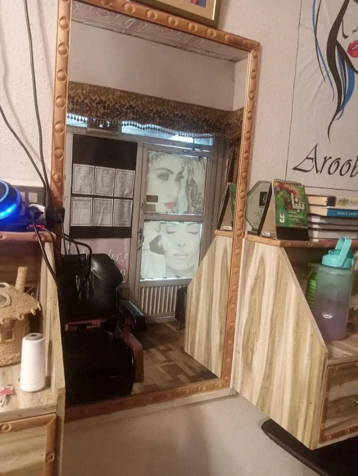 Saloon 2