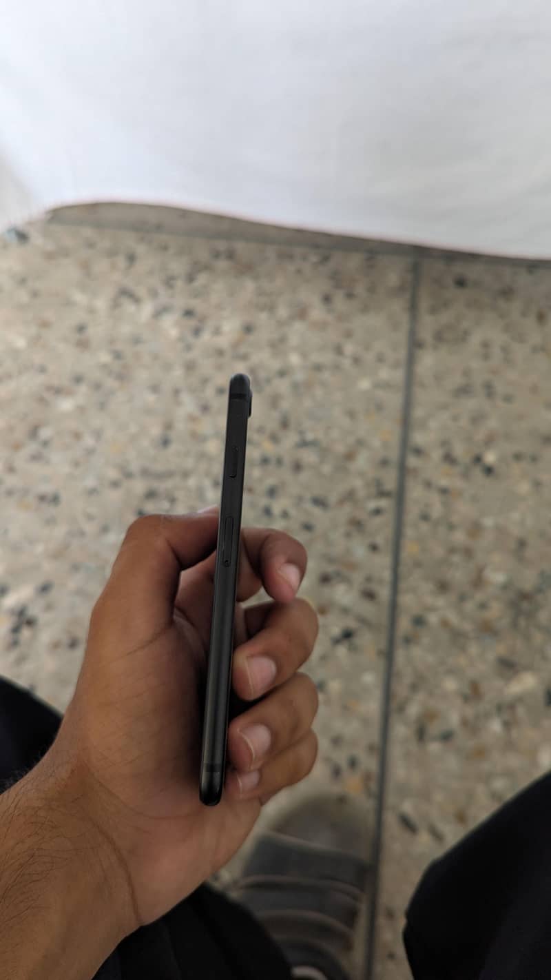 Apple iPhone 7 1