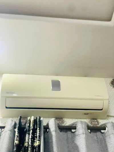 Orient 1-Ton split AC used for sale in Lahore.