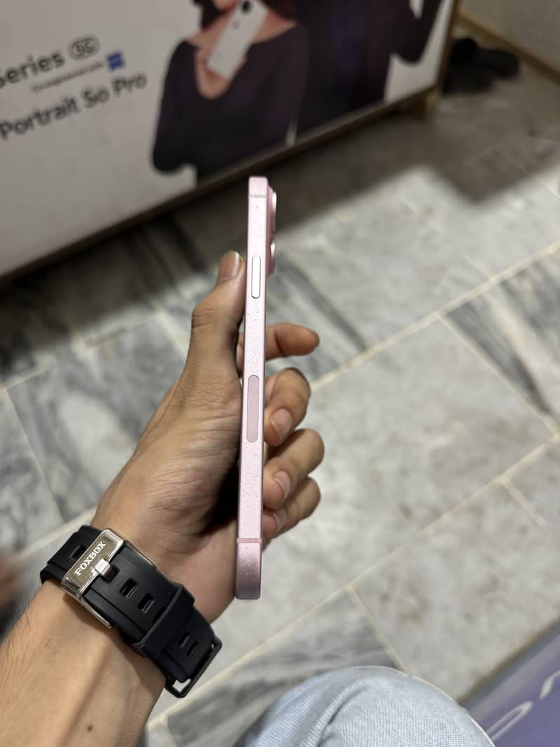 Apple iPhone 15 plus 3