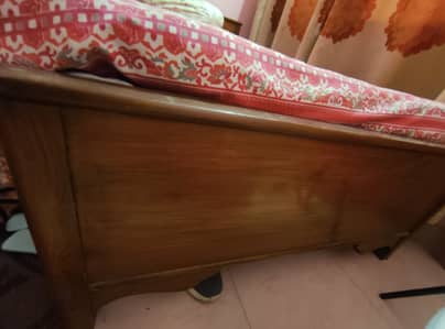 2 single beds with sidetables