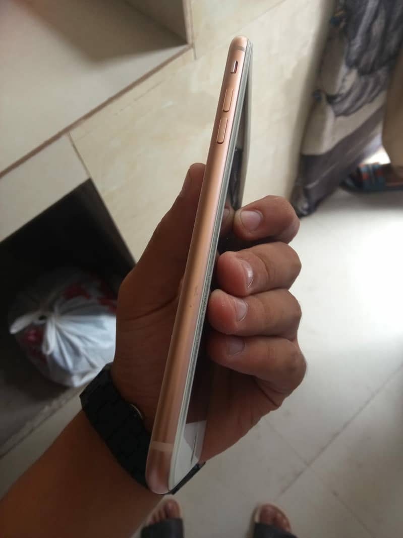 Apple iPhone 8 Plus 2