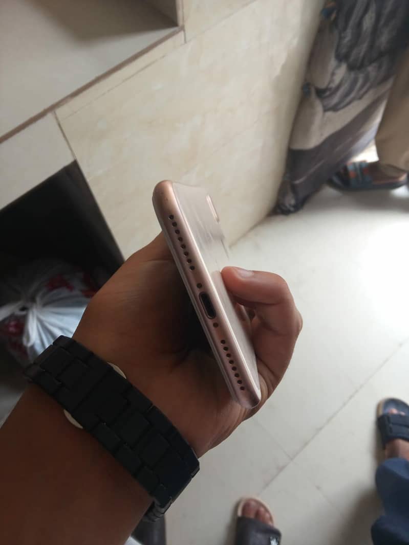 Apple iPhone 8 Plus 4