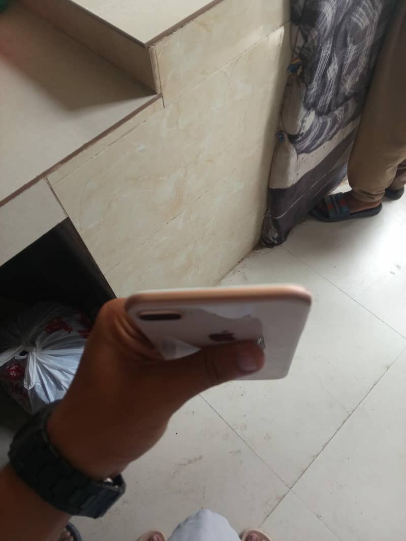 Apple iPhone 8 Plus 5