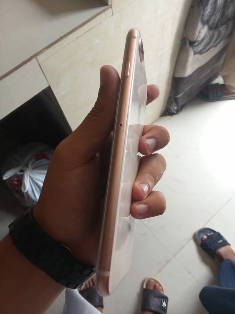 Apple iPhone 8 Plus 6