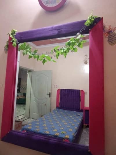 Single beds with mirror