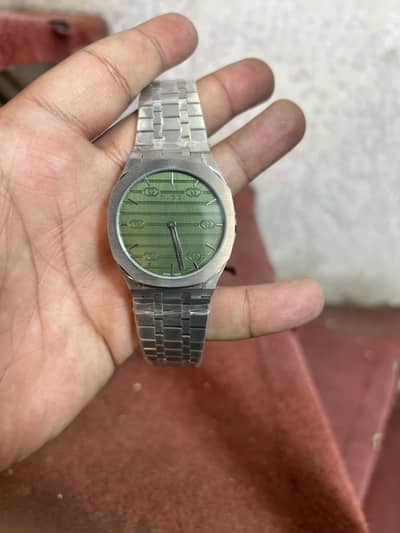 Gucci men’s watch H25