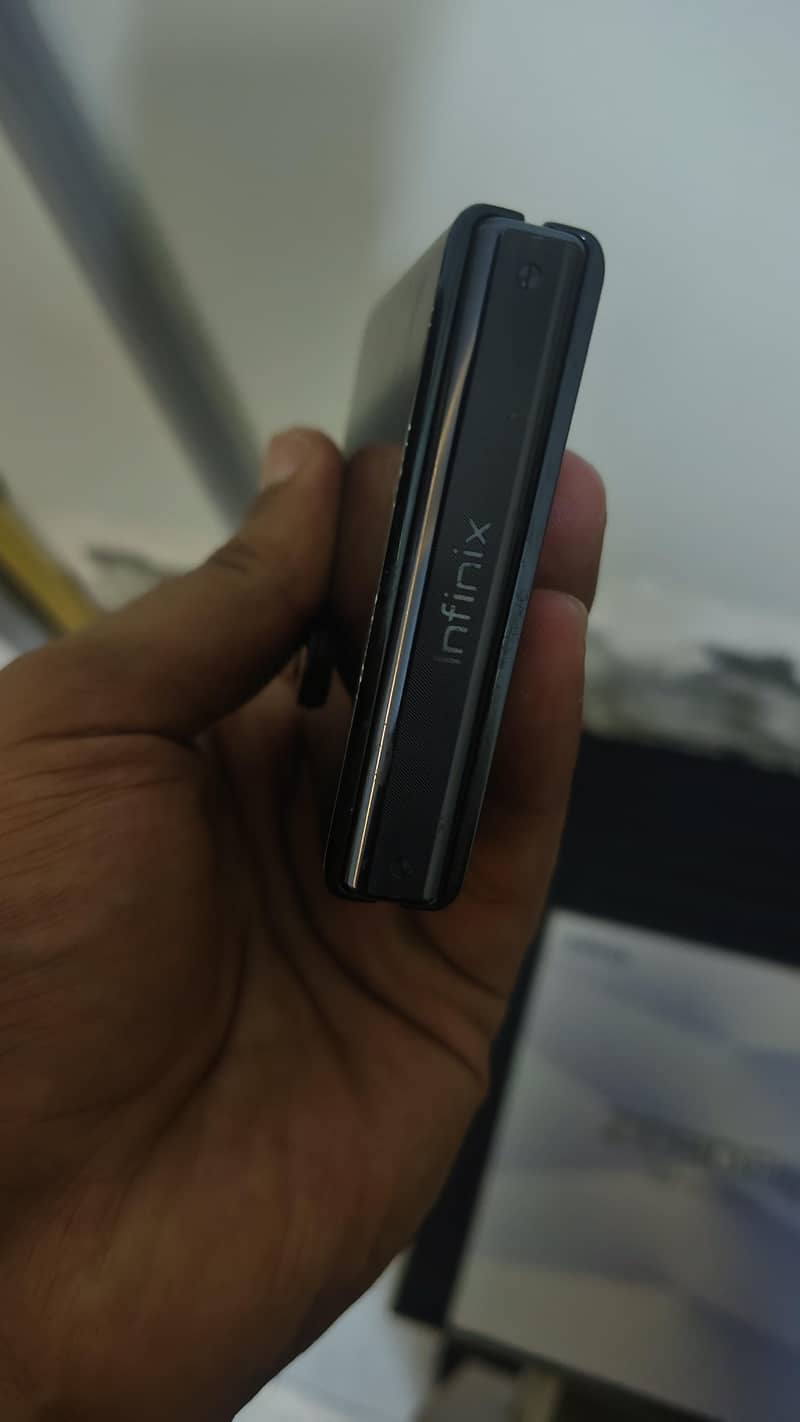 Infinix Zero Flip 8