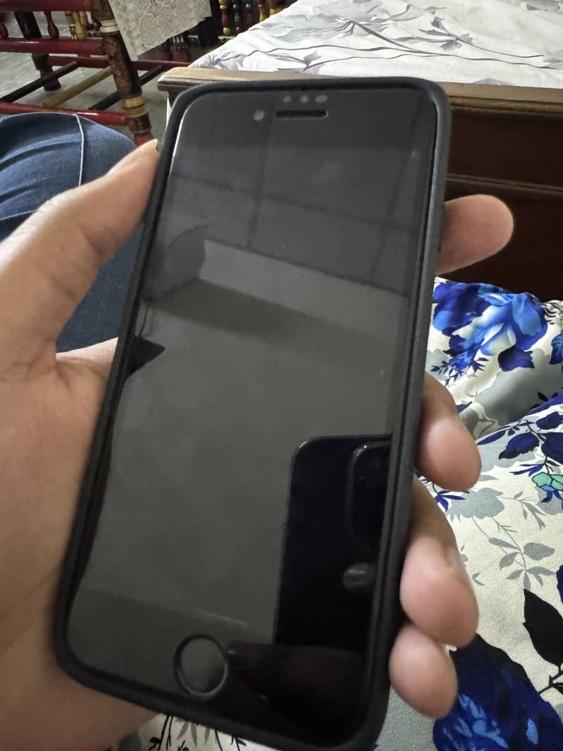Apple iPhone 7 0
