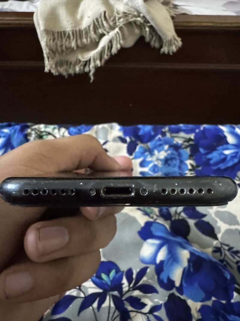 Apple iPhone 7 1