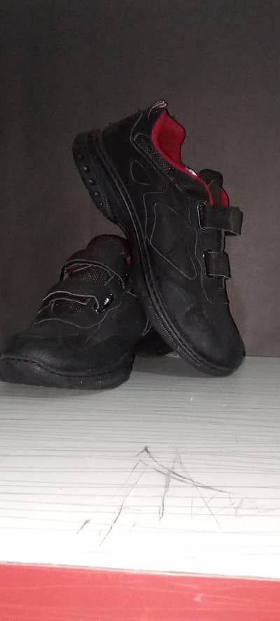 cool DC shoes slightly used