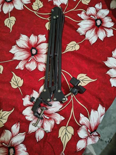 overhead table stand for mobile recordings