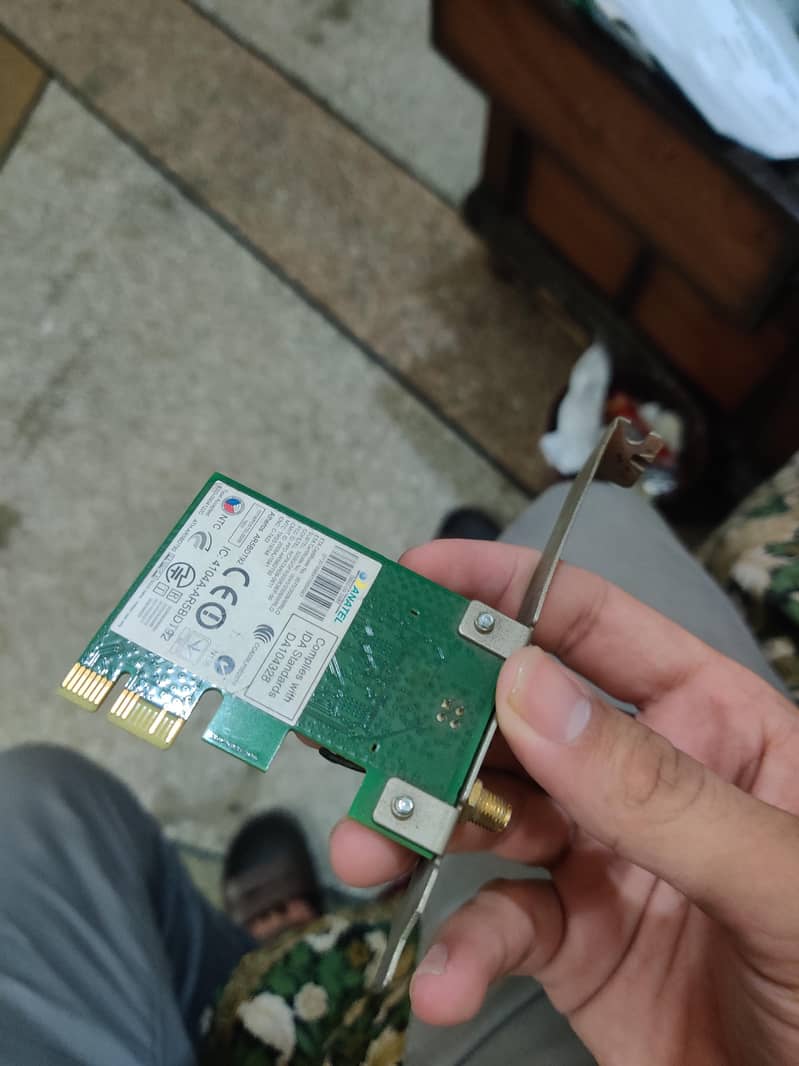 Network interface card with two antennas 1