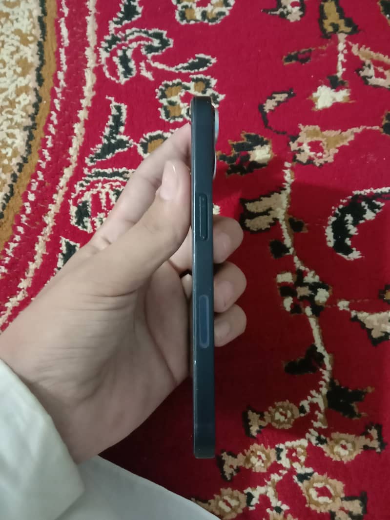 Apple iPhone 13 2
