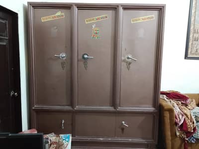 Full size Iron wardrobe in excellent condition