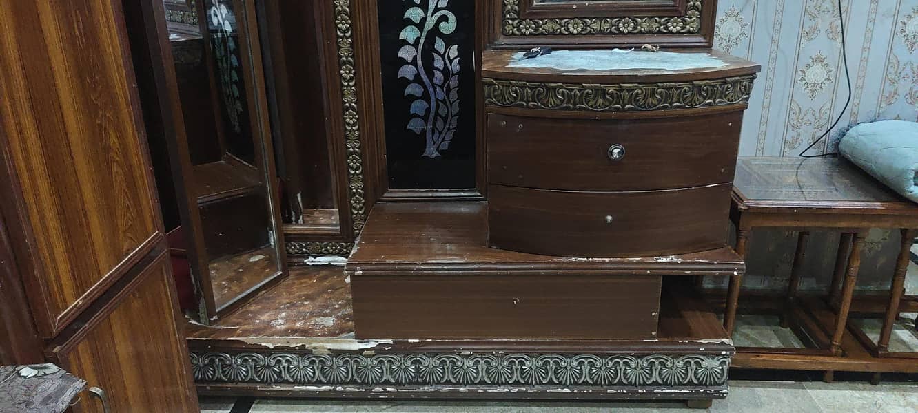 Bed and Dressing Table 5