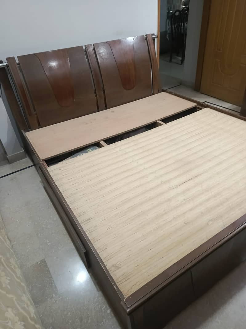 Bed king size 2