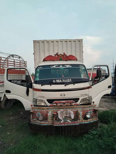 hino truck. . 3004281134
