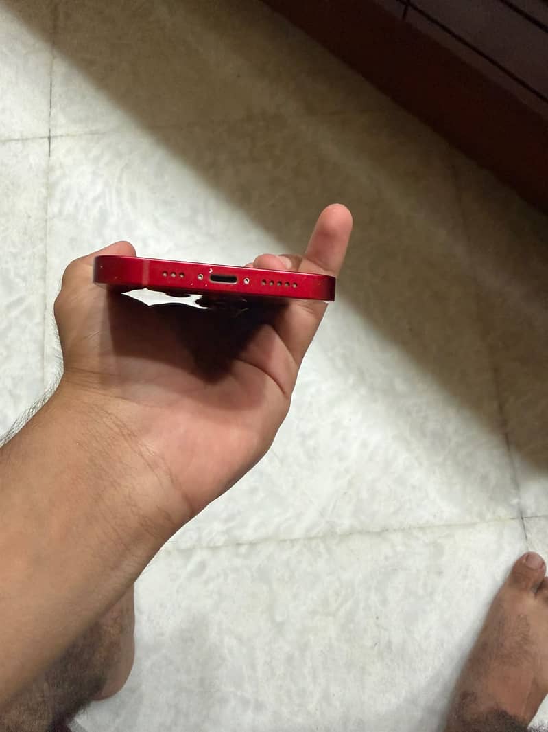 Apple iPhone 13 8