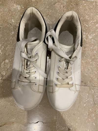 Stylish Casual Sneakers – very good Condition | Comfortable & Trendy