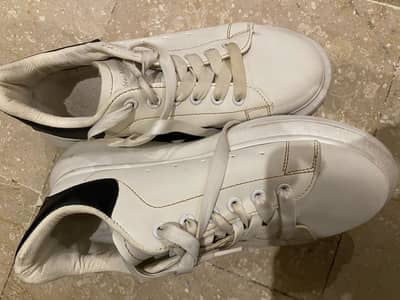Stylish Casual Sneakers – very good Condition | Comfortable & Trendy