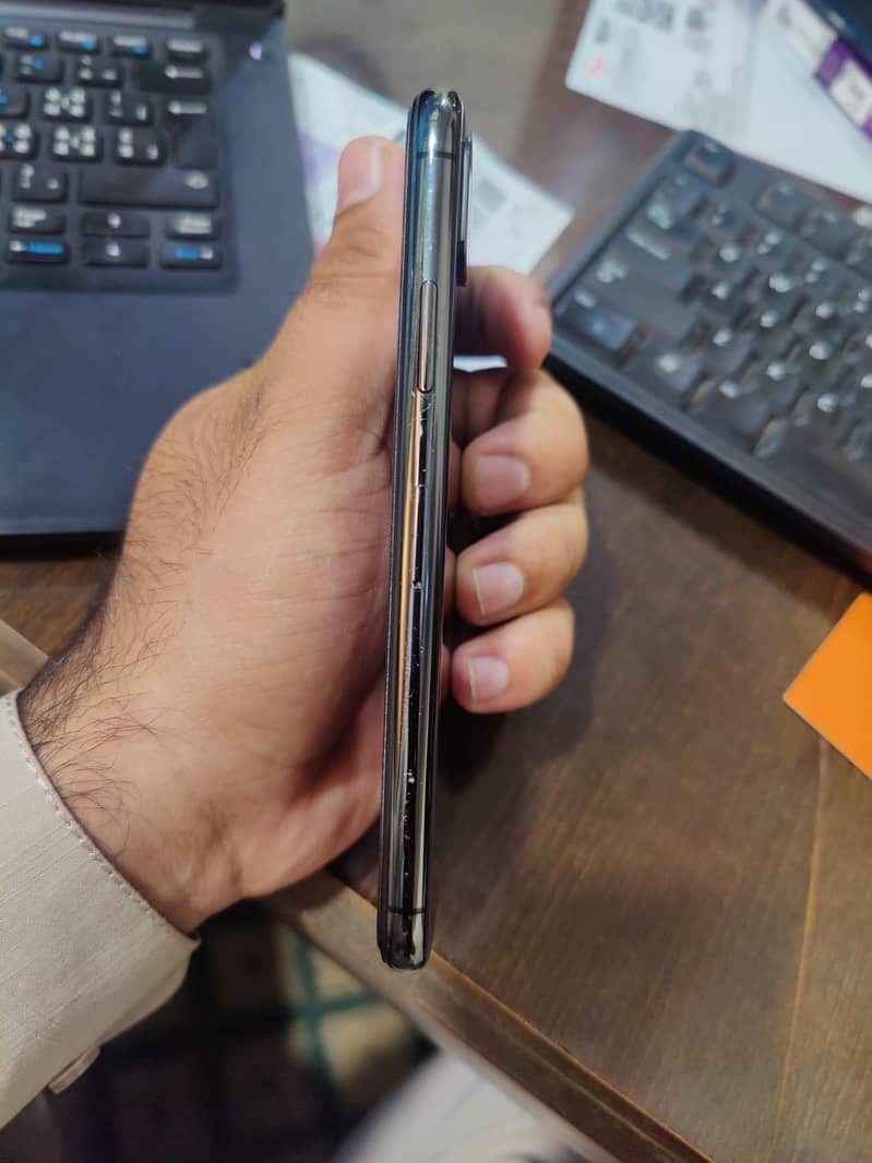 iPhone X 4