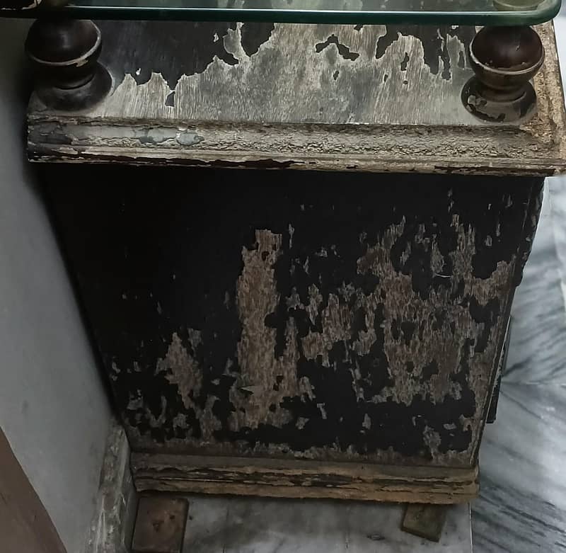 bedside table 0