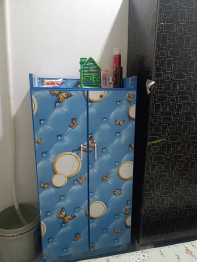 2 almari( cupboard )available for sales