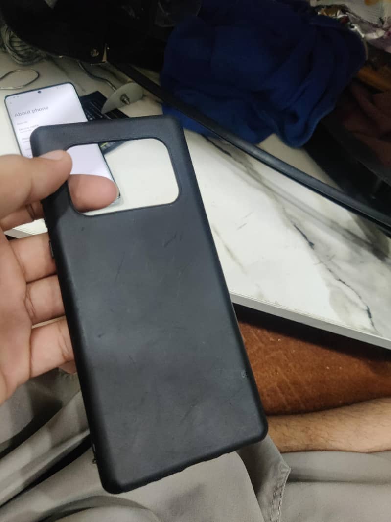 Sharp Aquos R6 8