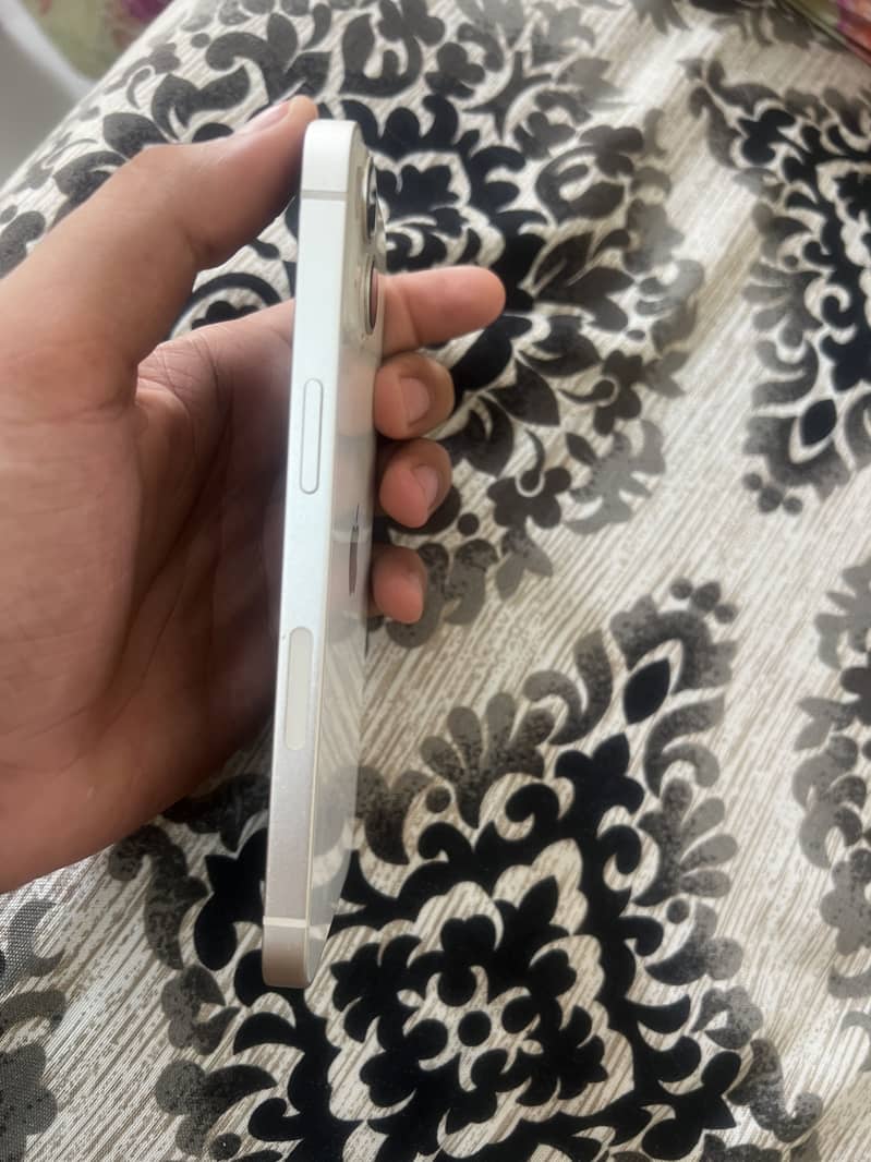 Apple iPhone 13 1