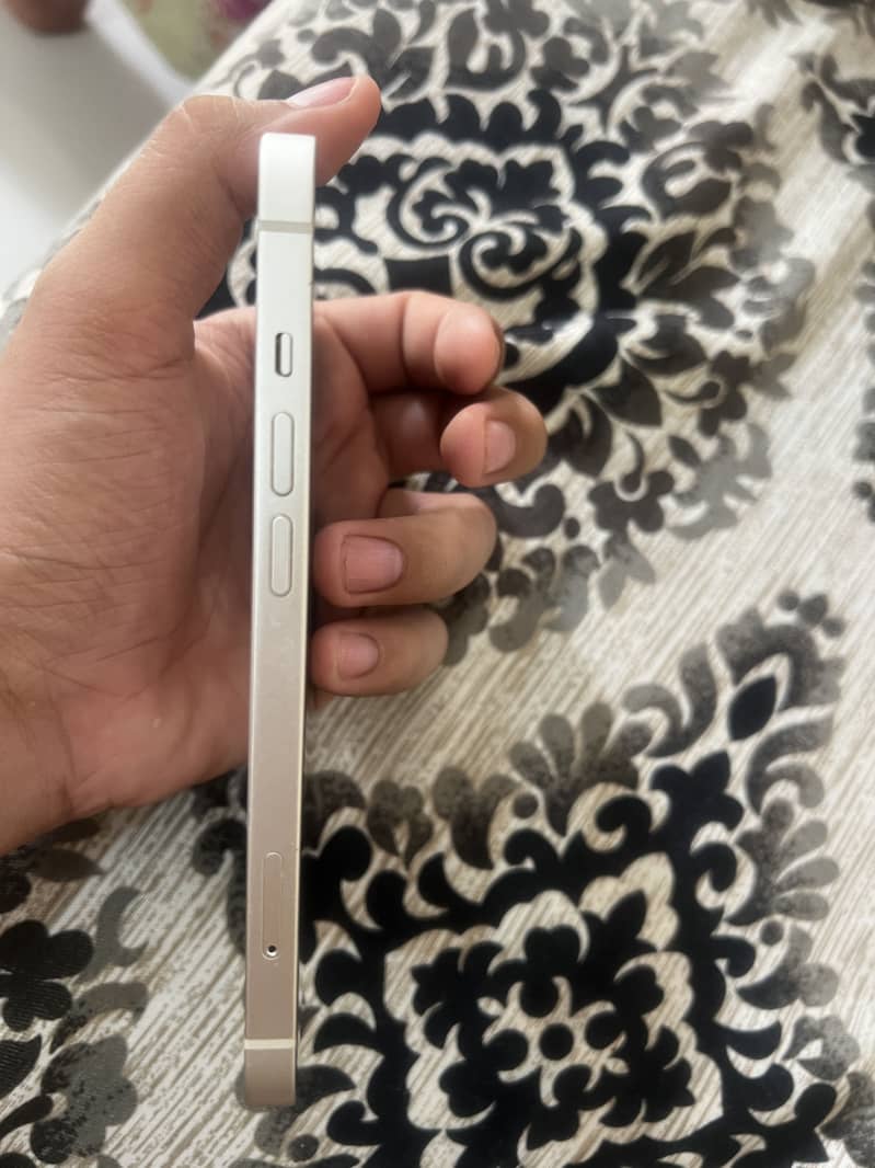 Apple iPhone 13 5