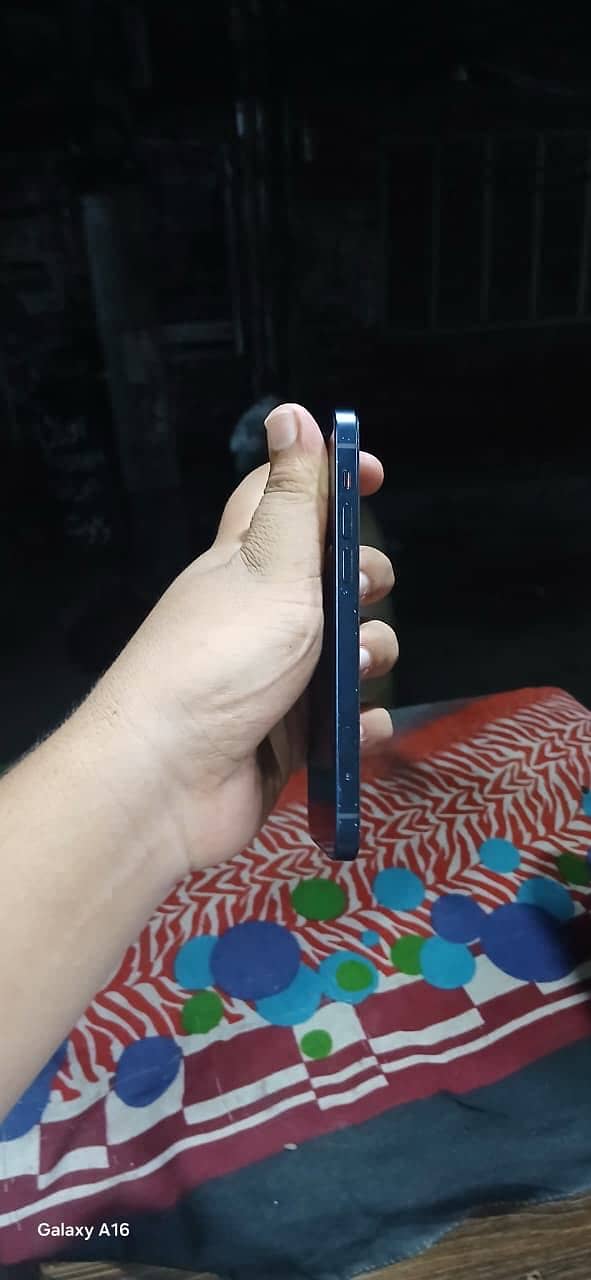 Apple iPhone 12 3