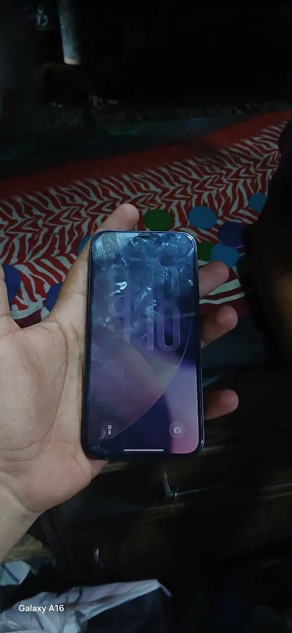 Apple iPhone 12 6