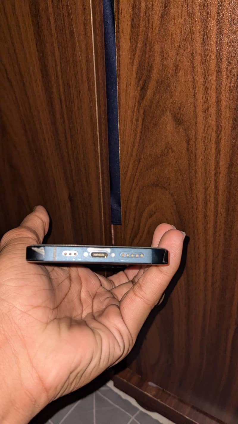 Apple iPhone 13 2