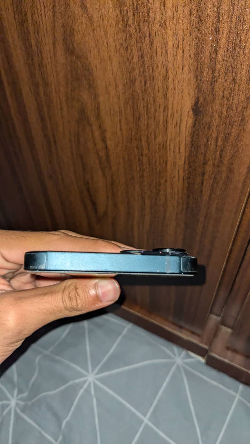 Apple iPhone 13 3
