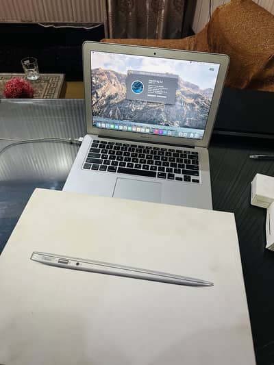 macbook eik 2013 model all ok batery service pr hai
