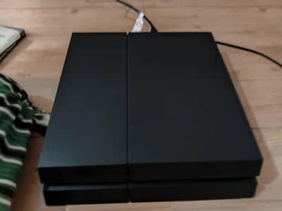 Ps4 With Box Non jailbreak - Literally just like new