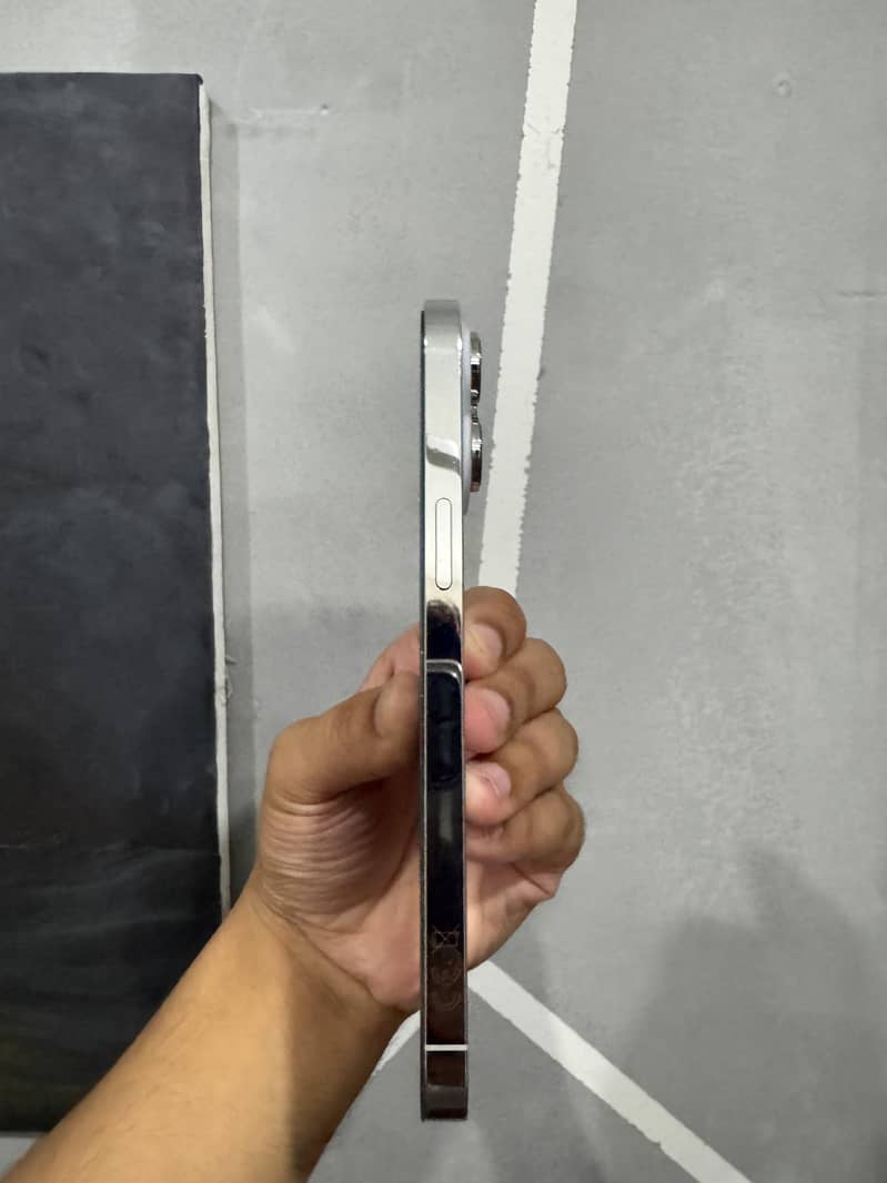 Apple iPhone 14 Pro Max 0