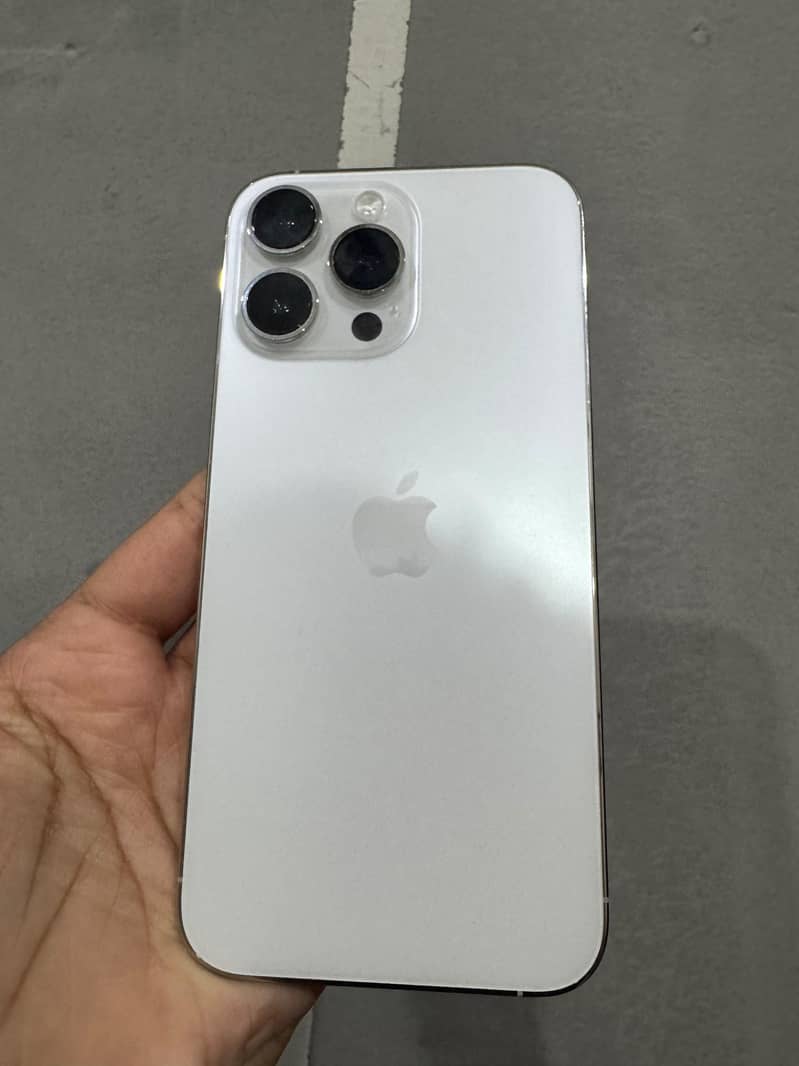 Apple iPhone 14 Pro Max 4
