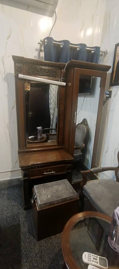 dressing table