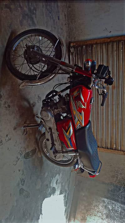 Honda 125 red color for sale used condition 1st hand