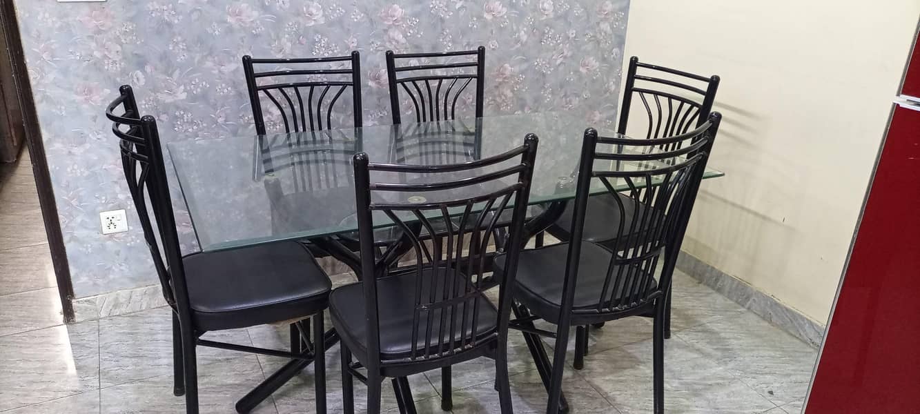 Dining table 0