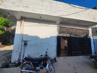 Single Storey house available for Rent Pani boring gas available 1 kilometer from main road