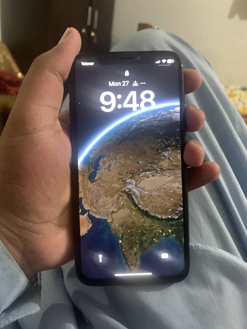 Apple iPhone X 4